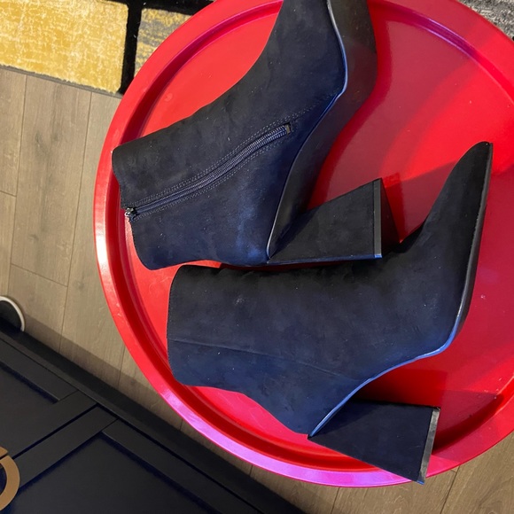 New - BARIII faux suede heeled ankle boots - size 11 - Picture 8 of 9